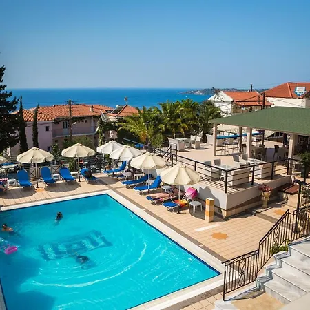 Saulas アパートホテル 3*